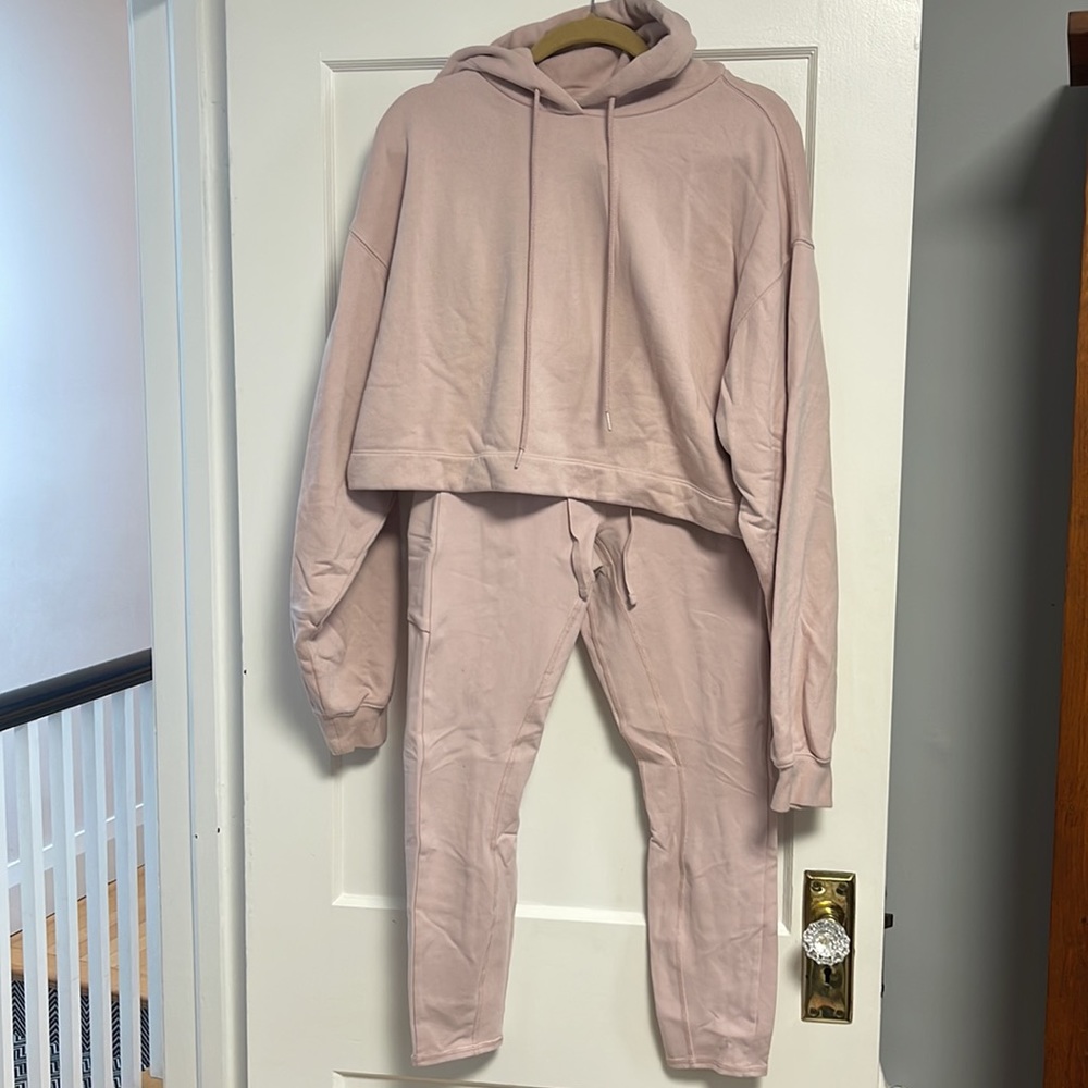 ALO Yoga pale pink set - cropped hoodie (M) and leggings (L)